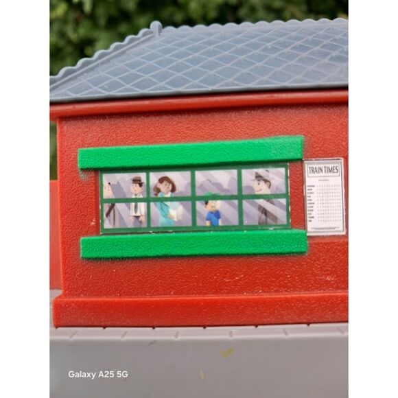 TOMY Thomas & Friends Trackmaster LOWER TIDMOUTH Train Station 2009 - Picture 2 of 14